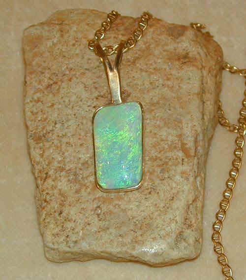 crystalpendant2.jpg (47450 bytes)